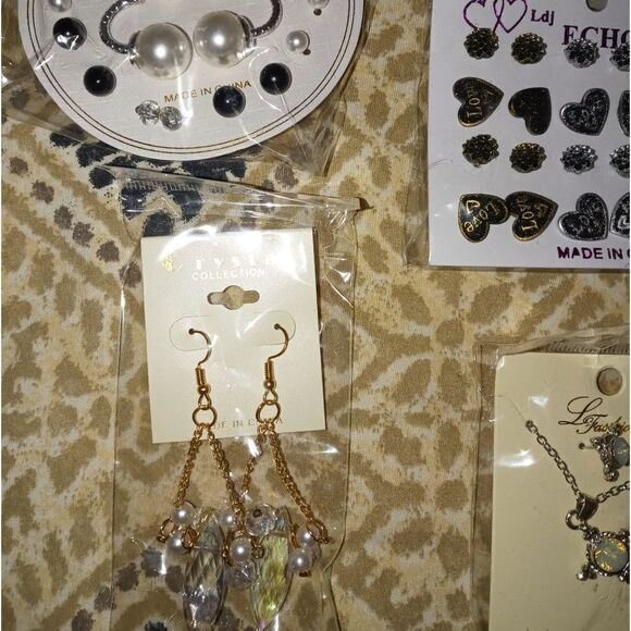 Priced for one/ free in bundles - Picture 4 of 7